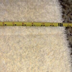 soft bath rug approx. 18" x 24"   NWOT Off‎ White/cream Color. 3489